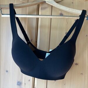 Athleta Ritual T-shirt Bra B-G Women's NWT